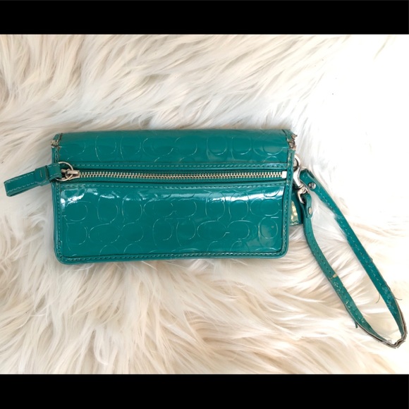 Coach Wristlet, green patent, FUC - Picture 2 of 13